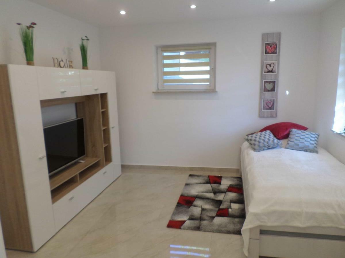 1 Zi. Apartment Naehe Flughafen/Messe Stuttgart 24H Waldenbuch Ngoại thất bức ảnh