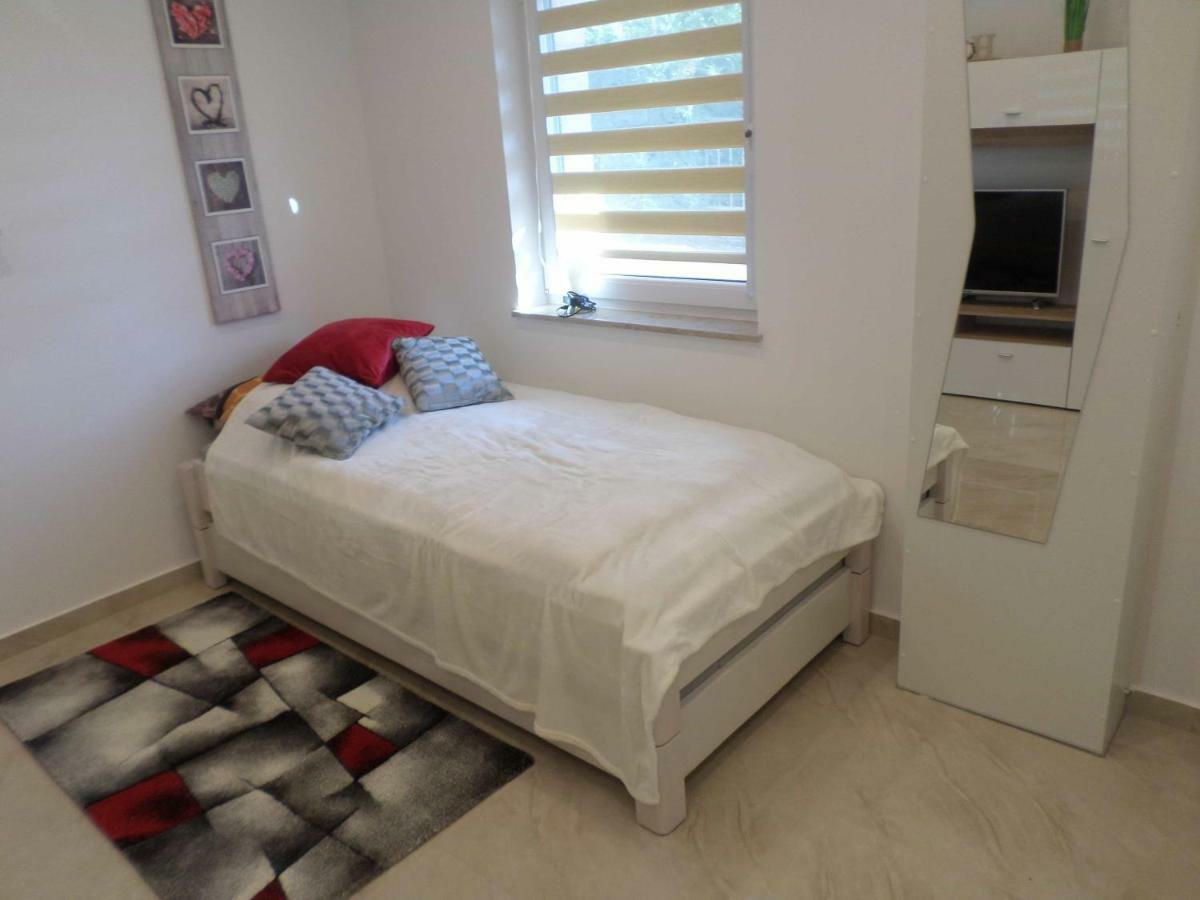 1 Zi. Apartment Naehe Flughafen/Messe Stuttgart 24H Waldenbuch Ngoại thất bức ảnh