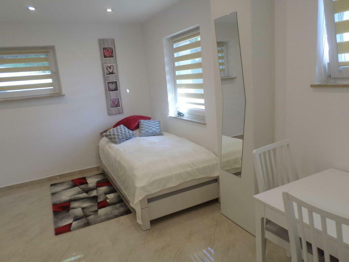 1 Zi. Apartment Naehe Flughafen/Messe Stuttgart 24H Waldenbuch Ngoại thất bức ảnh